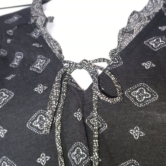 Casual Lucky brand mixed media short, ruffled sleeve and vneck  blouse size L - Picture 4 of 9